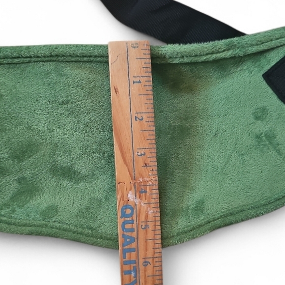 Peas in a Pod Molded Sling Bag Fanny Pack Green Plush Crossbody NWOT Adjustable - Picture 11 of 12